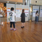 (2)miniココロサイコロin秋田 学生スタッフ説明中(1)